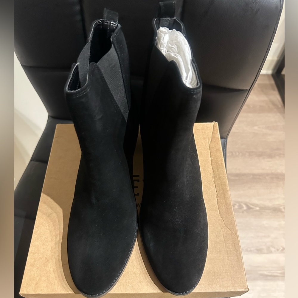 *NEW* Never been worn Women’s Winter Boot
